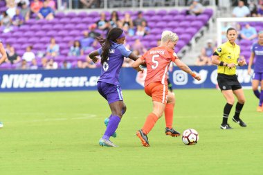 Orlando Pride, 22 Nisan 2018 'de Florida, Orlando' daki Exploria Stadyumu 'nda Houston Dash' e ev sahipliği yaptı.. 