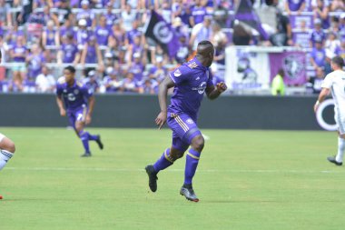 Orlando City 15 Nisan 2017 'de Florida, Orlando' daki Citrus Bowl 'da Los Angeles Galaksisine ev sahipliği yaptı.. 