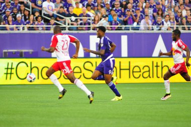Orlando City SC, 6 Mayıs 2016 'da Orlando Florida' daki Dünya Kampı Stadyumu 'nda New York Red Bulls' a ev sahipliği yaptı..  