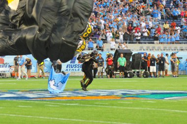 Kuzey Carolina 29 Aralık 2015 tarihinde Orlando Florida 'daki Kamp Dünya Stadyumu' nda oynanan Russell Atletizm Kupası 'nda Baylor ile karşılaşacak.. 