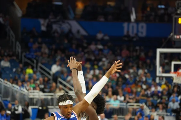 Orlando Magic 27 Aralık 2019 Cuma günü Orlando, Florida 'daki Amway Arena' da Philadelphia 76ers 'a ev sahipliği yapıyor..