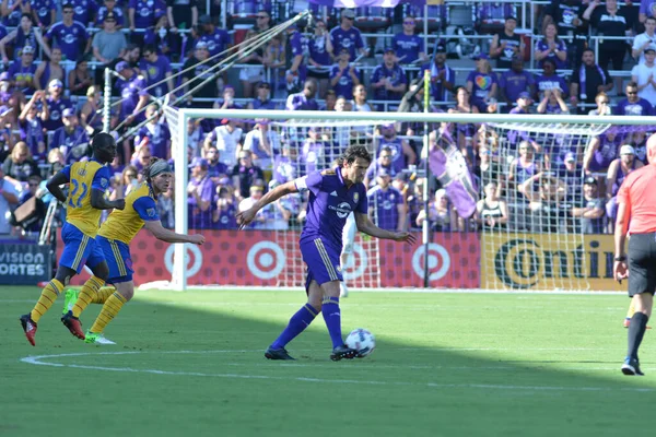 Orlando City 29 Nisan 2017 'de Orlando, Florida' daki Orlando City Stadyumu 'nda Colorado Rapids' e ev sahipliği yaptı.)