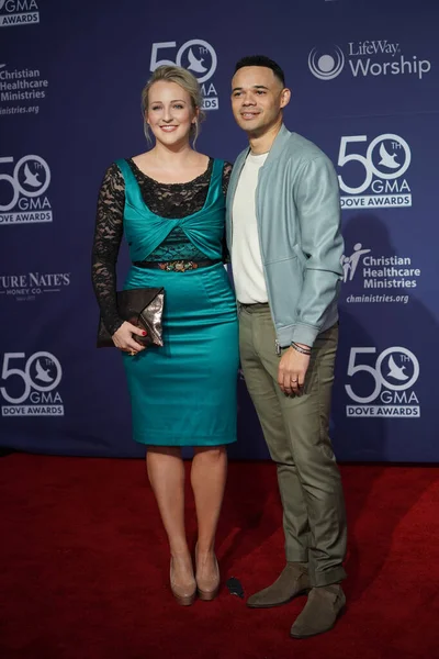 15 Ekim 2019 'da Nashville, Tennessee' deki Linbscome Üniversitesi 'nde verilen 50. GMA Dove Ödülleri sırasında kırmızı halı. 