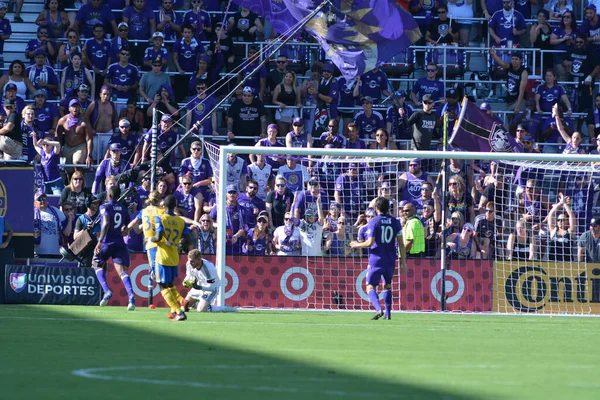 Orlando City 29 Nisan 2017 'de Orlando, Florida' daki Orlando City Stadyumu 'nda Colorado Rapids' e ev sahipliği yaptı.)