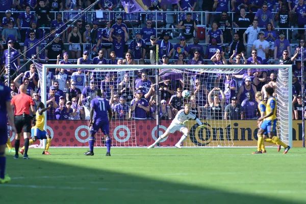 Orlando City 29 Nisan 2017 'de Orlando, Florida' daki Orlando City Stadyumu 'nda Colorado Rapids' e ev sahipliği yaptı.)