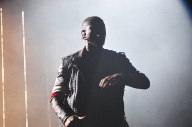 R & B Şarkıcısı Usher 12 Aralık 2015 'te Orlando Florida' daki Amway Center 'da sahne alacak.. 