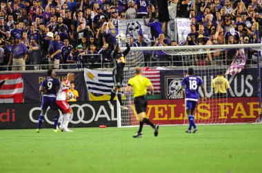 Orlando City SC, 6 Mayıs 2016 'da Orlando Florida' daki Dünya Kampı Stadyumu 'nda New York Red Bulls' a ev sahipliği yaptı..