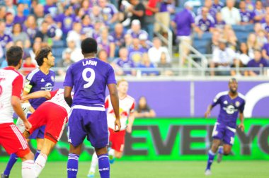 Orlando City SC, 6 Mayıs 2016 'da Orlando Florida' daki Dünya Kampı Stadyumu 'nda New York Red Bulls' a ev sahipliği yaptı.. 