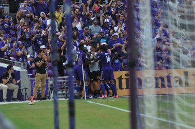 Orlando City 15 Nisan 2017 'de Florida, Orlando' daki Citrus Bowl 'da Los Angeles Galaksisine ev sahipliği yaptı.. 