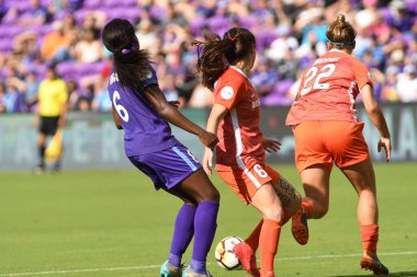 Orlando Pride, 22 Nisan 2018 'de Florida, Orlando' daki Exploria Stadyumu 'nda Houston Dash' e ev sahipliği yaptı..  