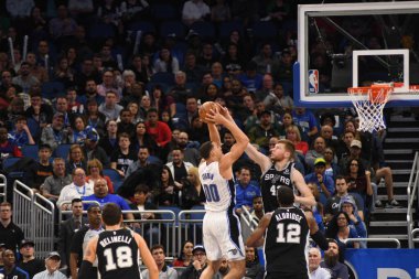 Orlando Magic, 19 Aralık 2018 tarihinde Orlando Florida 'daki Amway Center' da San Antonio Spurs 'a ev sahipliği yapmaktadır.. 