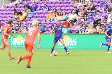 Orlando Pride, 22 Nisan 2018 'de Florida, Orlando' daki Exploria Stadyumu 'nda Houston Dash' e ev sahipliği yaptı.. 