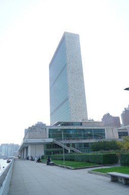 New York 'un sokak manzarası, gökdelenler, binaların dışı. 