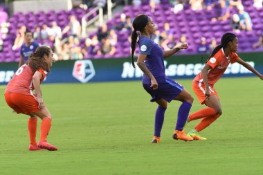 Orlando Pride, 22 Nisan 2018 'de Florida, Orlando' daki Exploria Stadyumu 'nda Houston Dash' e ev sahipliği yaptı..  