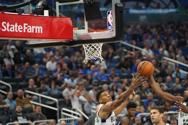 Orlando Magic, Orlando, Florida, ABD 'deki Amway Center' da Milwaukee Bucks 'a ev sahipliği yapıyor. 1 Kasım 2019.  