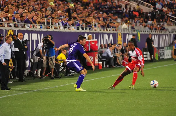 Orlando City SC, 8 Mayıs 2015 'te Florida' daki Kamp Dünyası Stadyumu 'nda Los Angeles Galaksisi' ne ev sahipliği yaptı..