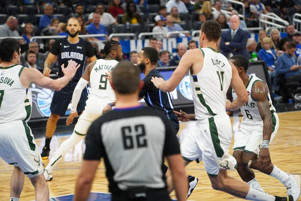 Orlando Magic, Orlando, Florida, ABD 'deki Amway Center' da Milwaukee Bucks 'a ev sahipliği yapıyor. 1 Kasım 2019.  