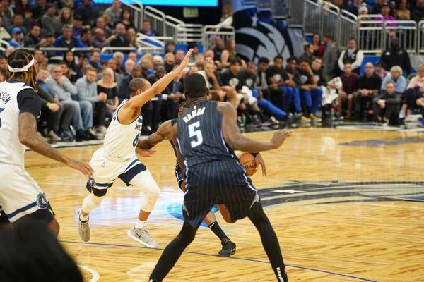 Orlando Magic 28 Şubat 2020 tarihinde Orlando Florida 'da Amway Center' da Minnesota Timberwolves 'a ev sahipliği yapar..  