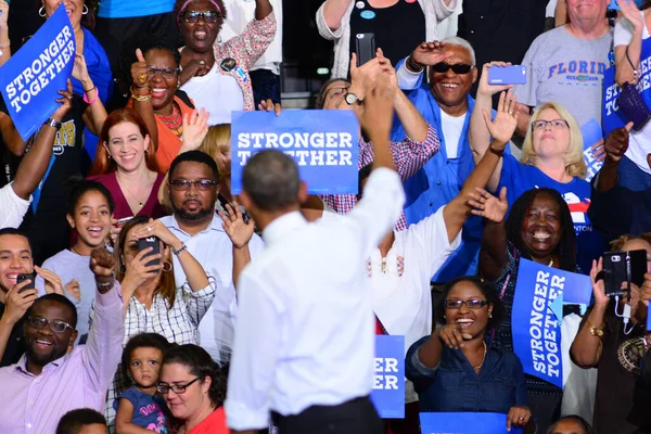 President Barack Obama Värd För Ett Kampanjmöte För Presidentkandidaten Hillary — Stockfoto