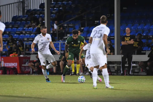 Los Angeles Galaksisi, 14 Temmuz 2020 'de Orlando Florida ABD' deki ESPN Vahşi Spor Dünyası 'nda düzenlenen MLS Sırt Turnuvası sırasında Portland Timbers ile karşı karşıya geldi. 