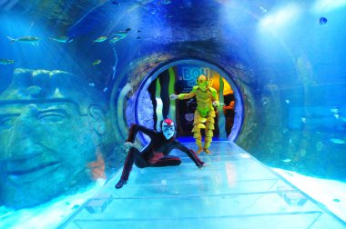 30 Ağustos 2016 'da Orlando Florida' daki güzel Orlando Eye 'daki Cirque du Soleil gösterisi..