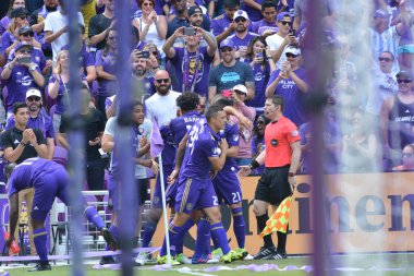 Orlando City 15 Nisan 2017 'de Florida, Orlando' daki Citrus Bowl 'da Los Angeles Galaksisine ev sahipliği yaptı.. 