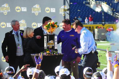 LSU, 31 Aralık 2016 tarihinde Orlando Florida 'daki Kamp Dünya Stadyumu' nda oynanan 71. Citrus Kupası 'nda Louisville ile karşılaşacak..  