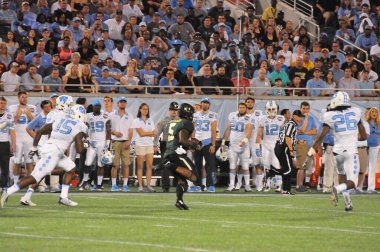 Kuzey Carolina 29 Aralık 2015 tarihinde Orlando Florida 'daki Kamp Dünya Stadyumu' nda oynanan Russell Atletizm Kupası 'nda Baylor ile karşılaşacak..