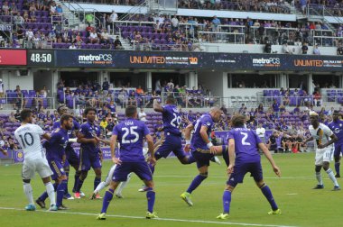 Orlando City 15 Nisan 2017 'de Florida, Orlando' daki Citrus Bowl 'da Los Angeles Galaksisine ev sahipliği yaptı..  