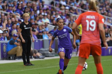 Orlando Pride, 22 Nisan 2018 'de Florida, Orlando' daki Exploria Stadyumu 'nda Houston Dash' e ev sahipliği yaptı..  