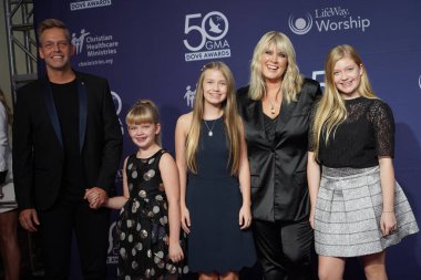 15 Ekim 2019 'da Nashville, Tennessee' deki Linbscome Üniversitesi 'nde verilen 50. GMA Dove Ödülleri sırasında kırmızı halı. 