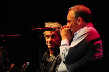 Şarkıcı Jon Bon Jovi, 5 Kasım 2016 'da St. Petersburg Florida' da Devlet Street Theater in Support of HIllary Clinton 'ın Başkan İhalesi' nde sahne alıyor.