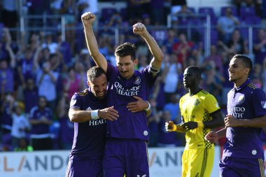 Orlando Magic oyuncusu Fournier, 25 Ekim 2018 tarihinde Orlando Florida 'daki Amway Center' da spor ceketlilere karşı gol atmaya çalıştı..  