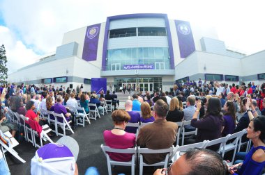 24 Şubat 2017 'de Orlando Florida' daki New Orlando City Stadyumu için kurdele kesme töreni.  