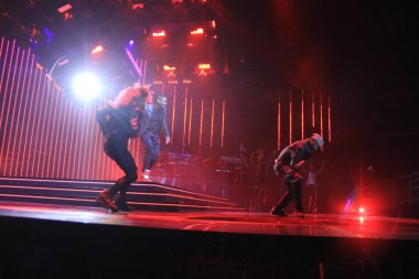 R & B Şarkıcısı Usher 12 Aralık 2014 'te Orlando Florida' daki Amway Center 'da sahne alacak..  