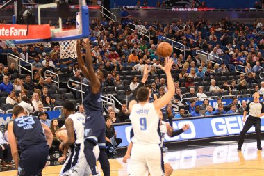 Orlando Magic 10 Ekim 2018 tarihinde Orlando Florda 'daki Amway Center' da Memphis Grizzilies 'e ev sahipliği yaptı..  