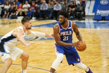 Orlando Magic 27 Aralık 2019 Cuma günü Orlando, Florida 'daki Amway Arena' da Philadelphia 76ers 'a ev sahipliği yapıyor..