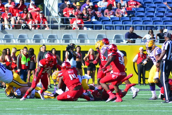 Lsu Čelit Louisville Během Citrus Bowl Stadionu Camping World Orlandu — Stock fotografie