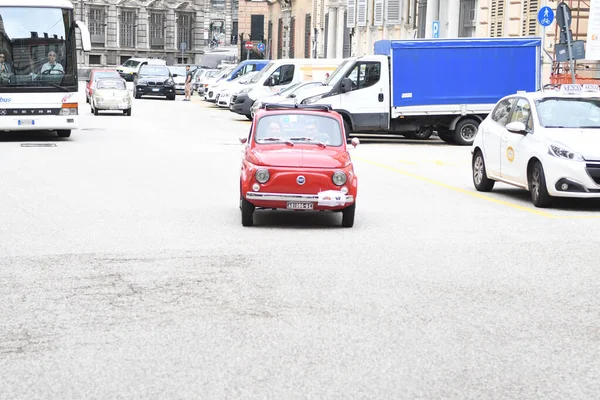 Ver Viejo Lindo Coche Italiano Pequeño — Foto de Stock