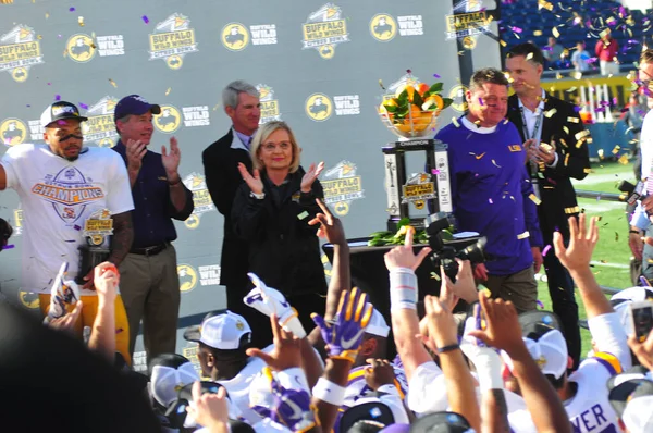 Lsu Čelit Louisville Během Citrus Bowl Stadionu Camping World Orlandu — Stock fotografie