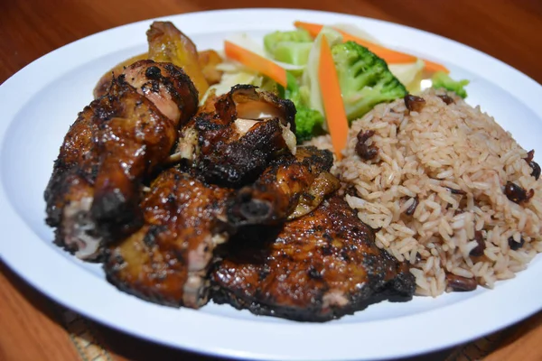 Hermoso Plato Deliciosa Comida Caribeña —  Fotos de Stock