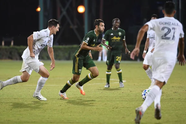 Los Angeles Galaksisi, 14 Temmuz 2020 'de Orlando Florida ABD' deki ESPN Vahşi Spor Dünyası 'nda düzenlenen MLS Sırt Turnuvası sırasında Portland Timbers ile karşı karşıya geldi.