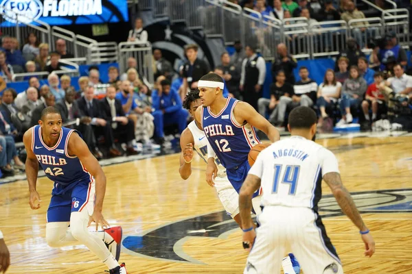 Orlando Magic 27 Aralık 2019 Cuma günü Orlando, Florida 'daki Amway Arena' da Philadelphia 76ers 'a ev sahipliği yapıyor..