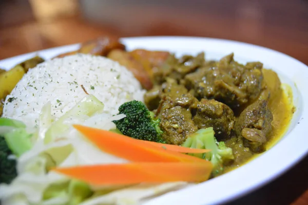 Güzel bir tabak lezzetli Karayip yemeği..