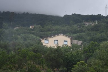 Dağ kasabasının güzel manzarası