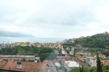 Kıyı kasabasının güzel manzarası