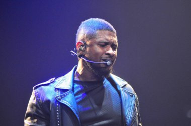 R & B Şarkıcısı Usher 12 Aralık 2014 'te Orlando Florida' daki Amway Center 'da sahne alacak..  