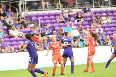 Orlando Pride, 22 Nisan 2018 'de Florida, Orlando' daki Exploria Stadyumu 'nda Houston Dash' e ev sahipliği yaptı..  