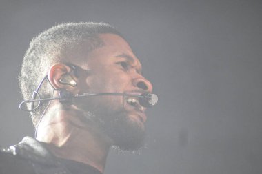 R & B Şarkıcısı Usher 12 Aralık 2015 'te Orlando Florida' daki Amway Center 'da sahne alacak.. 