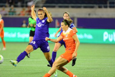 Orlando Pride sunucusu Houston Dash 23 Haziran 2016 'da Orlando Florida' daki Dünya Kampı Stadyumu 'nda..